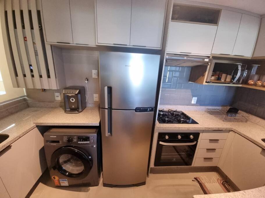 303D Apartamento dois quartos Condomínio Beira Mar