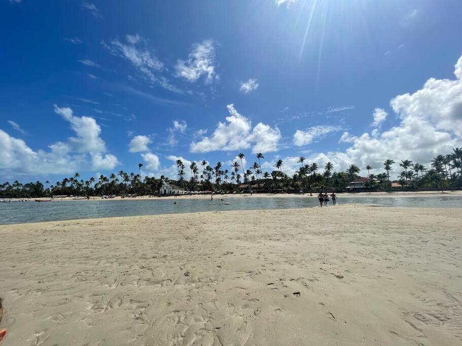 303D Apartamento dois quartos Condomínio Beira Mar