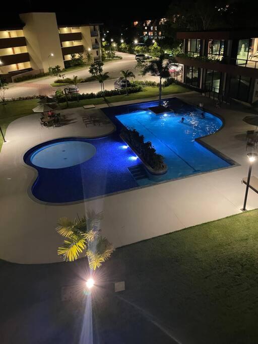 303D Apartamento dois quartos Condomínio Beira Mar
