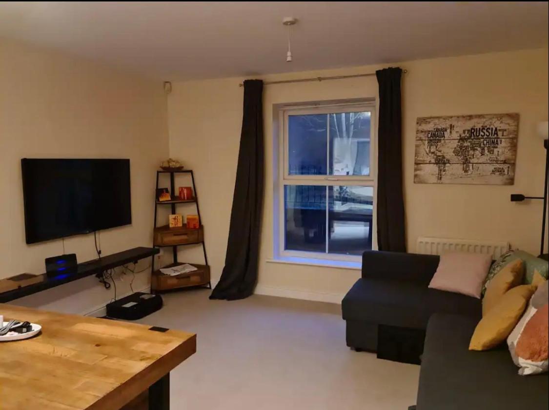 The Lakes Luxury 2 Bedroom Apartment Near Bluewater