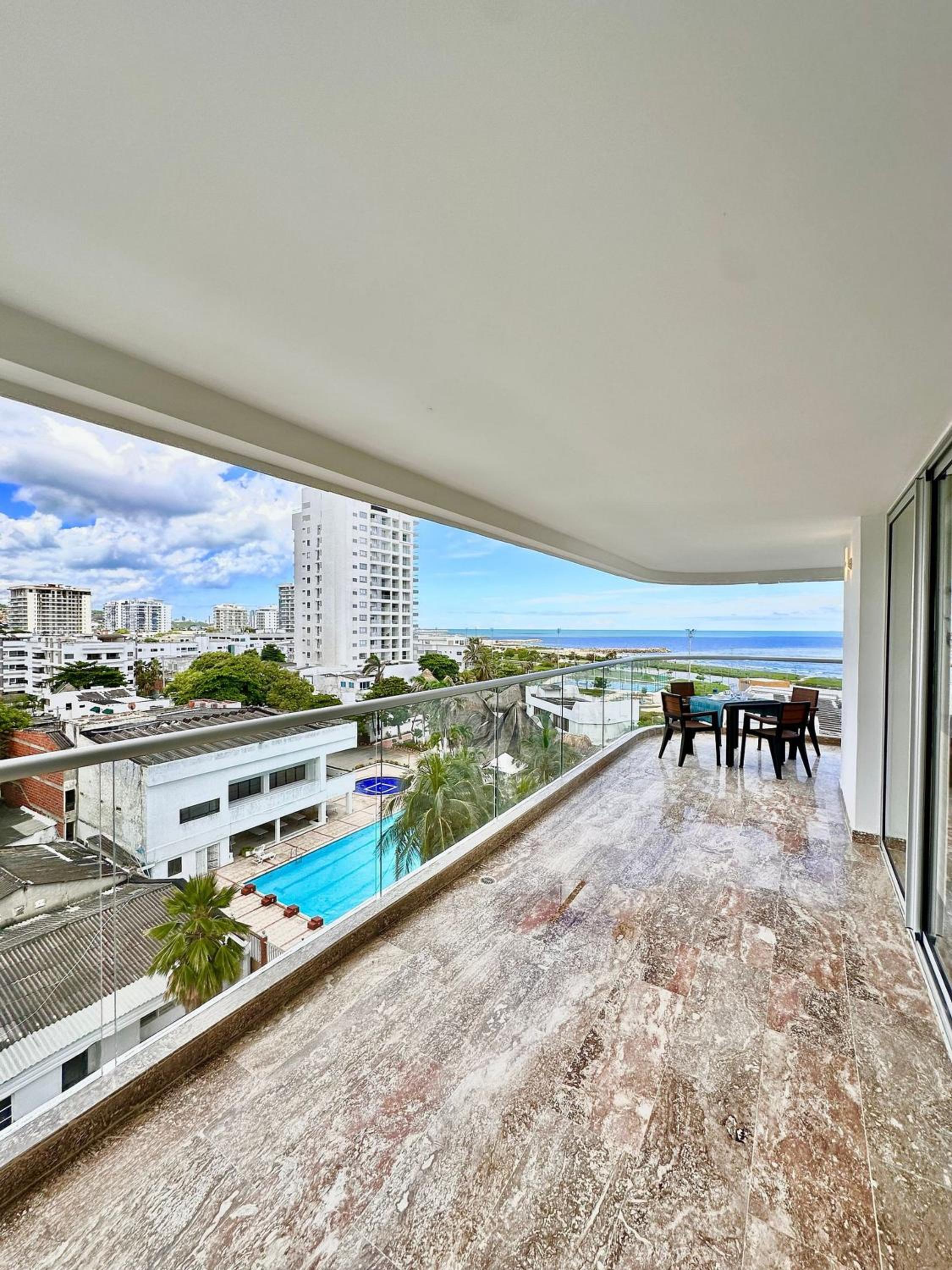 Balcón Panorámico con Hamaca y Vista al Mar CB601