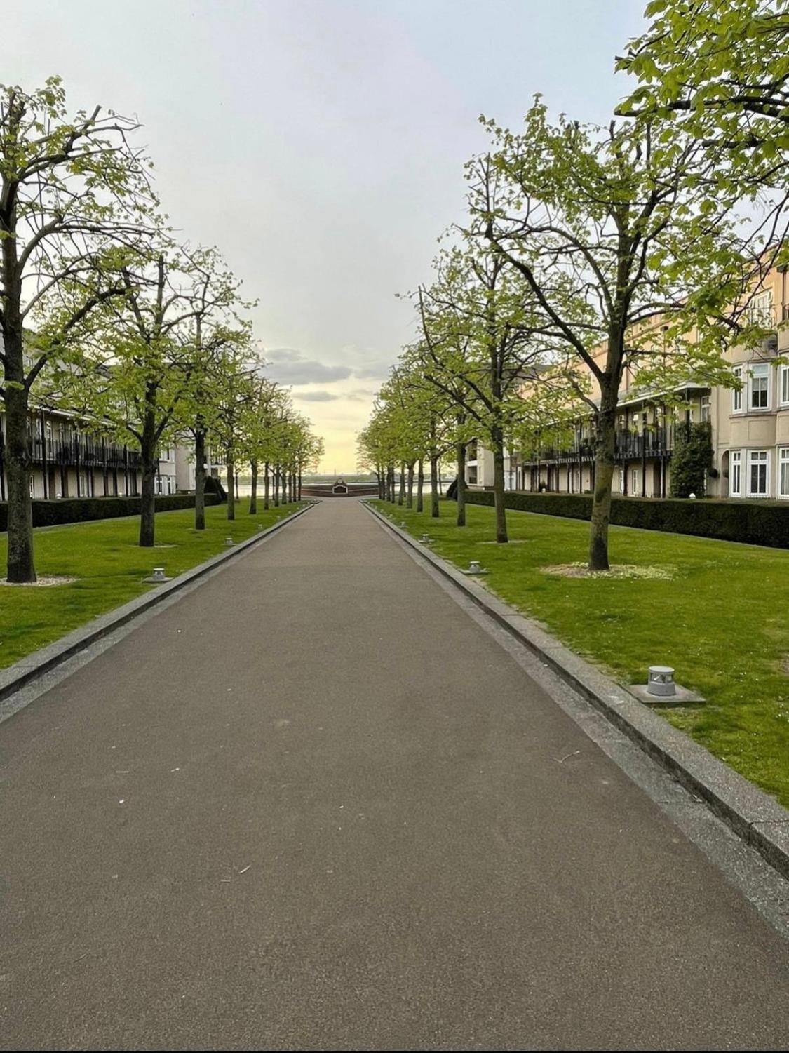 The Lakes Luxury 2 Bedroom Apartment Near Bluewater