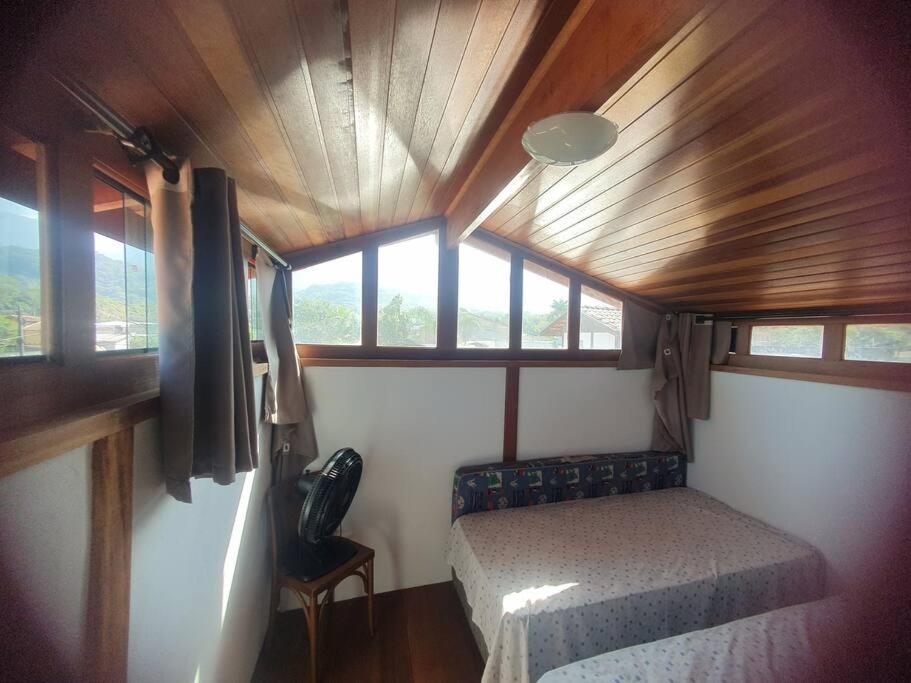 Casa linda com pomar e vista panorâmica