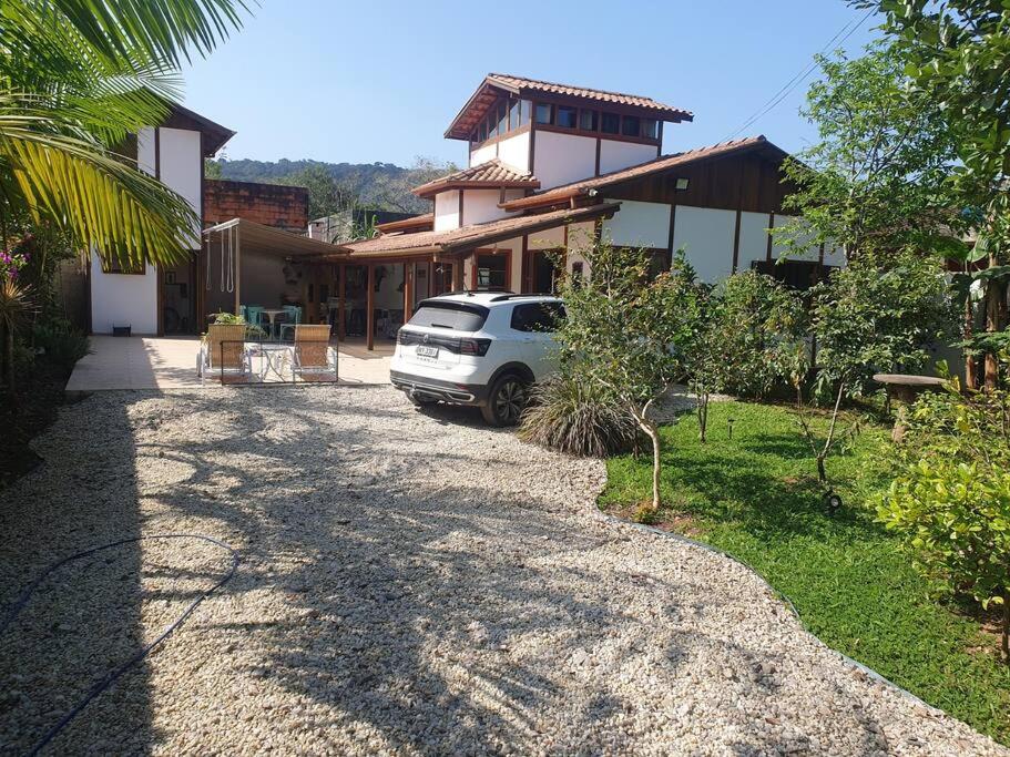 Casa linda com pomar e vista panorâmica