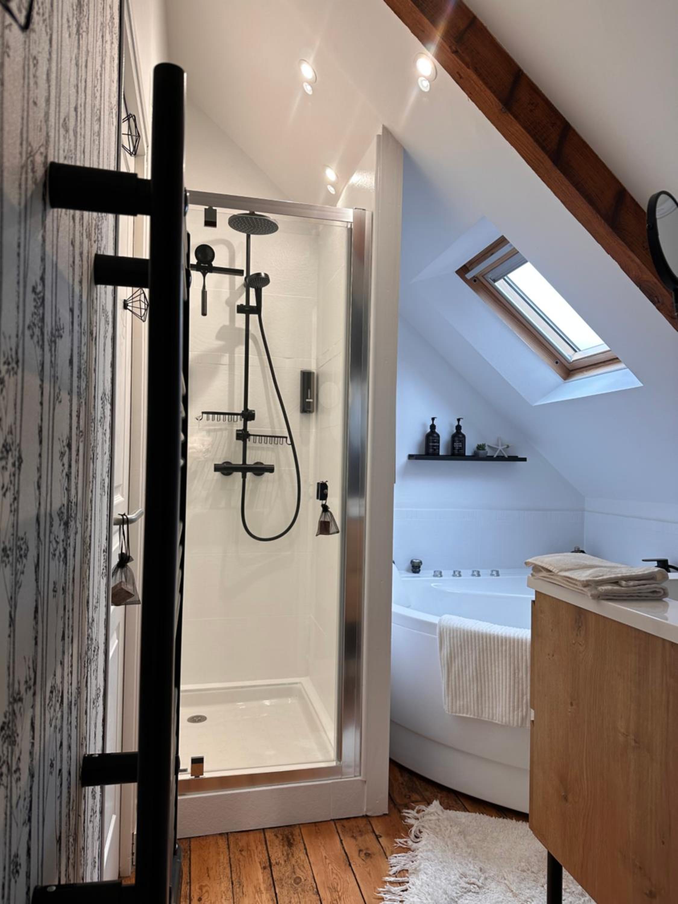 Les Libellules Appartement avec baignoire spa à Dinan Lanvallay