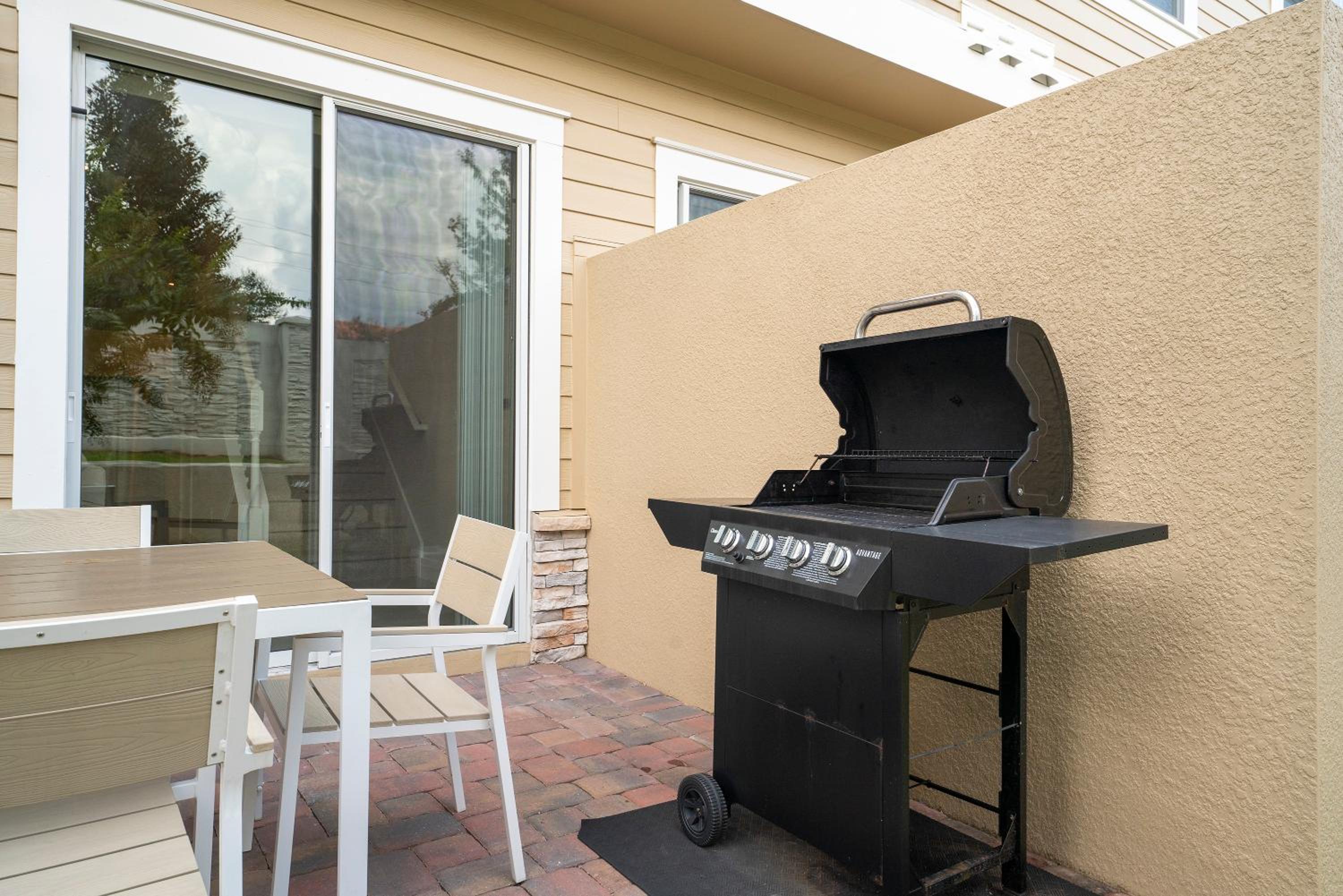 4BD All Suites Home with BBQ minutes from Disney