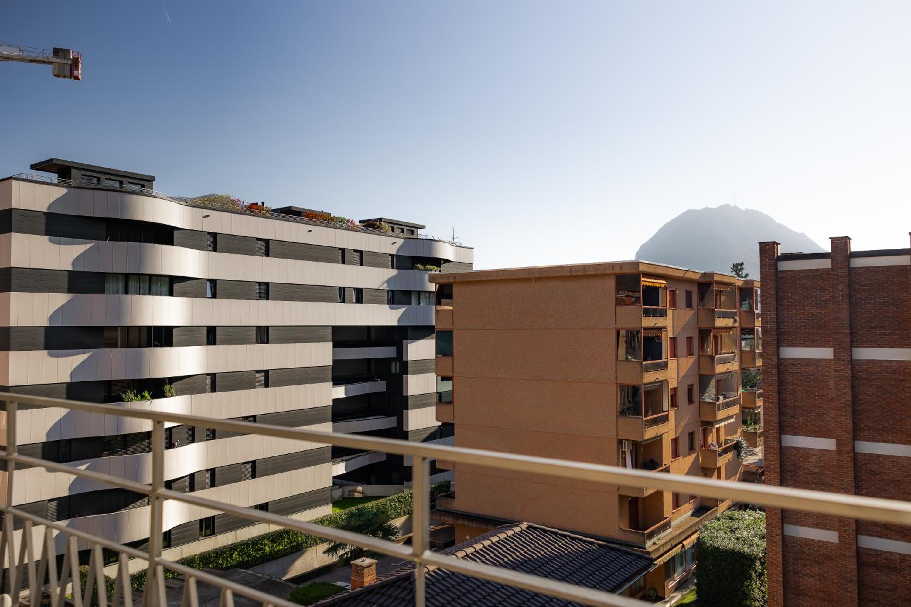 Deluxe Central Apartment Large - Free Parking