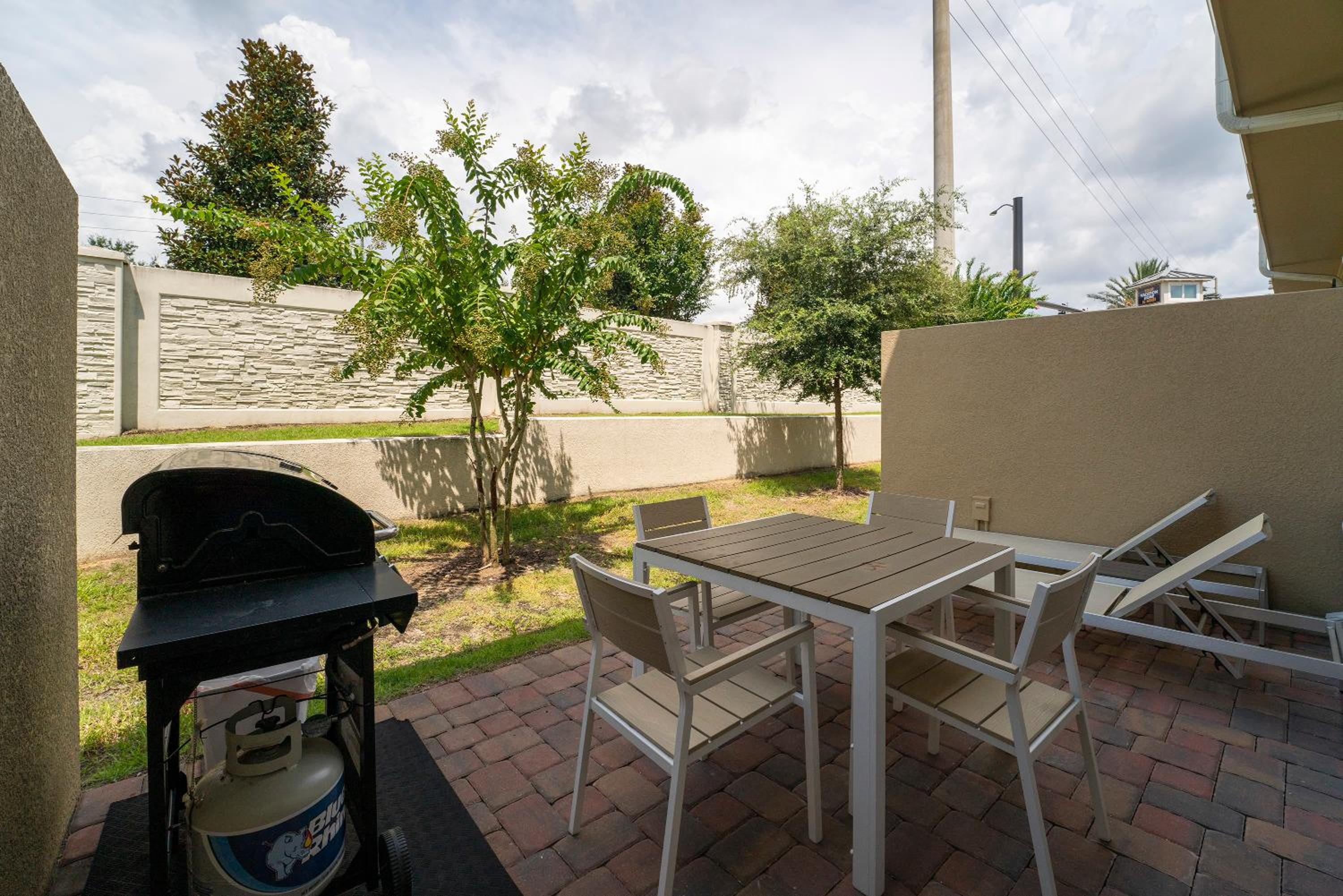4BD All Suites Home with BBQ minutes from Disney