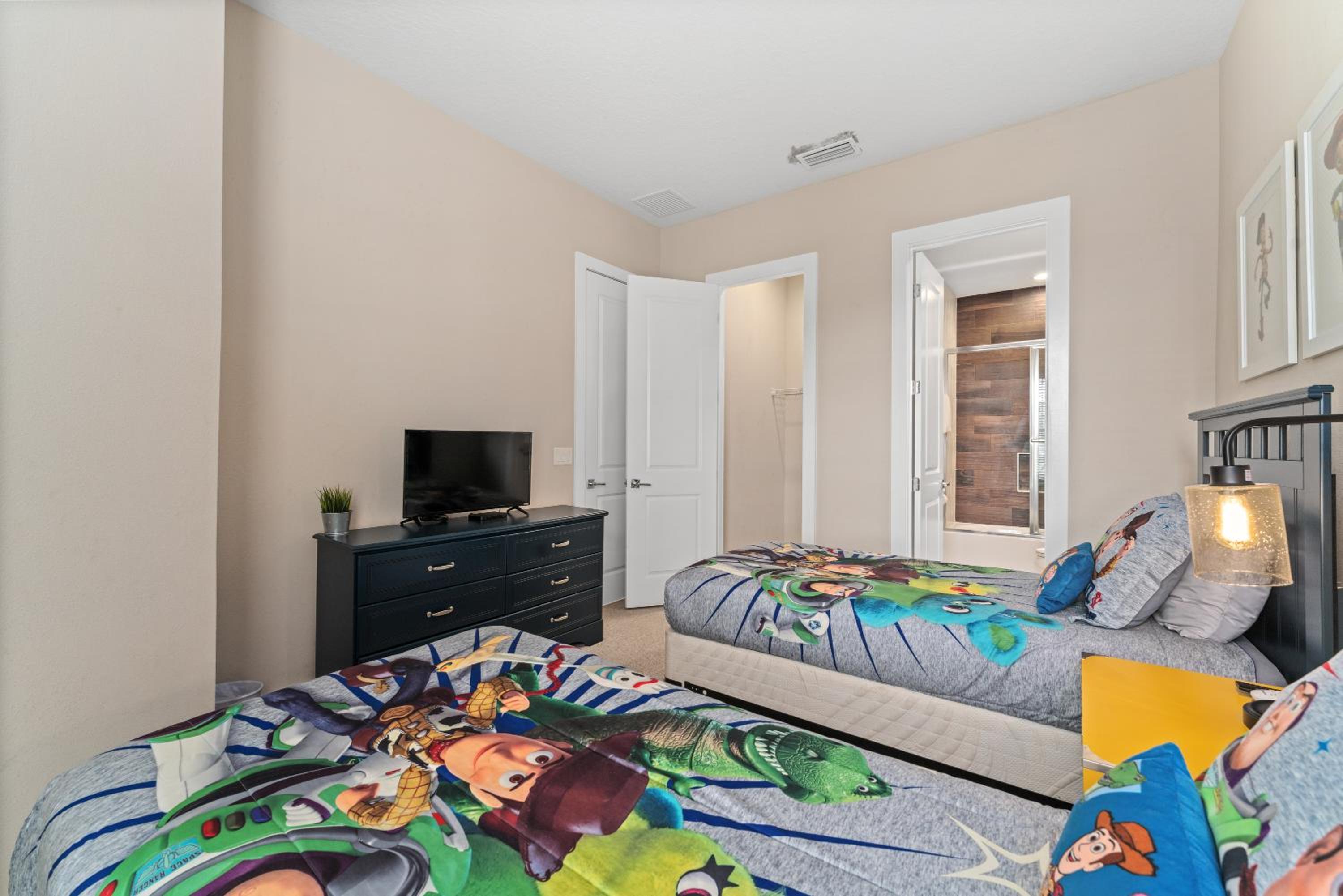 4BD All Suites Home with BBQ minutes from Disney