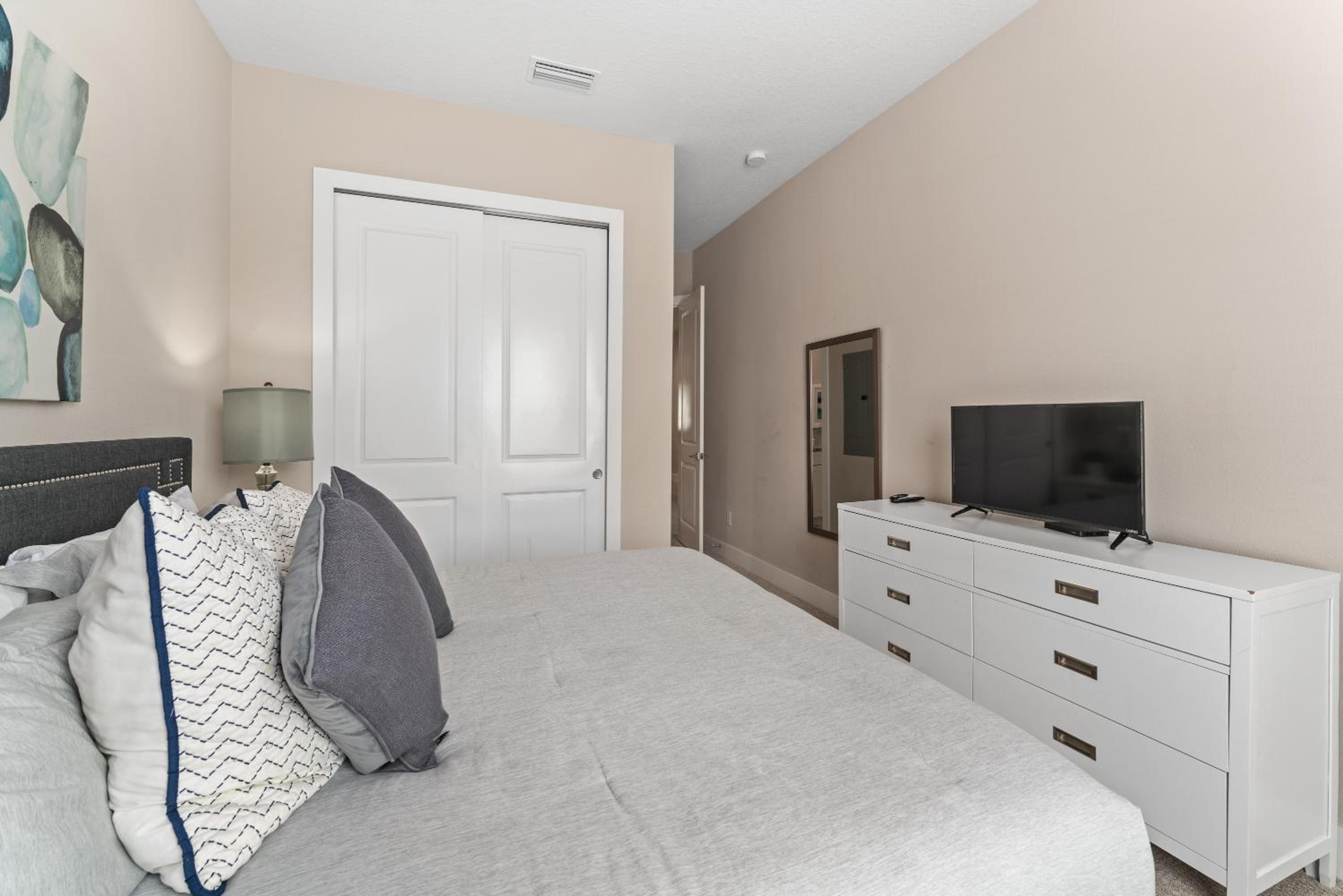 4BD All Suites Home with BBQ minutes from Disney