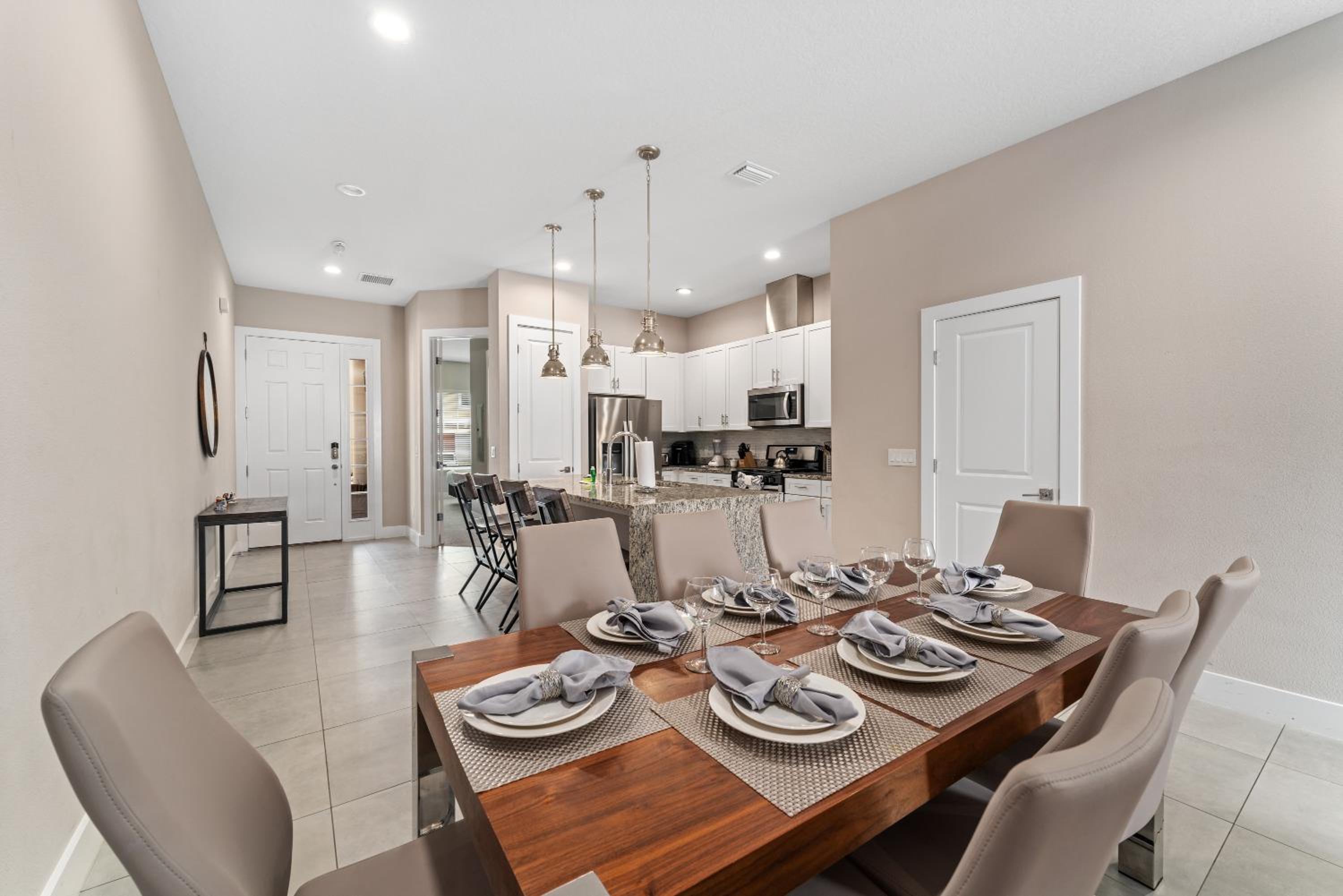 4BD All Suites Home with BBQ minutes from Disney