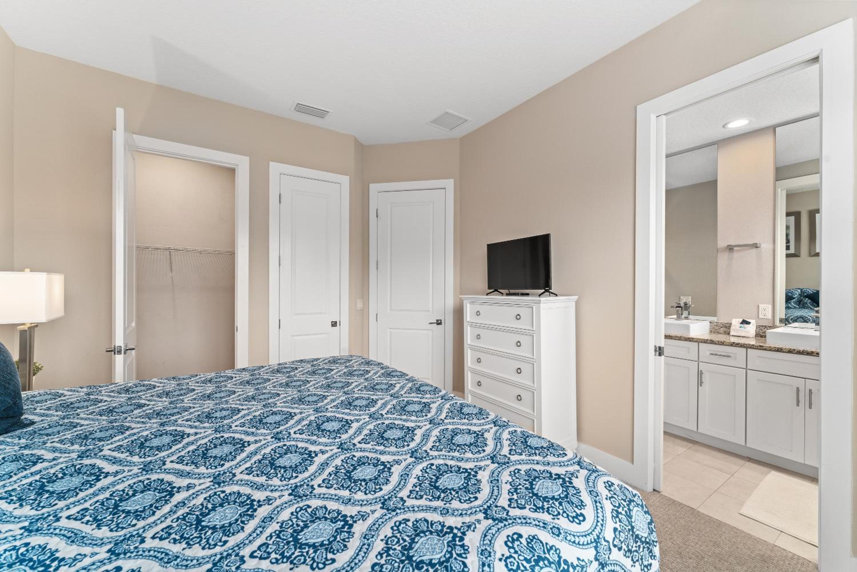 4BD All Suites Home with BBQ minutes from Disney