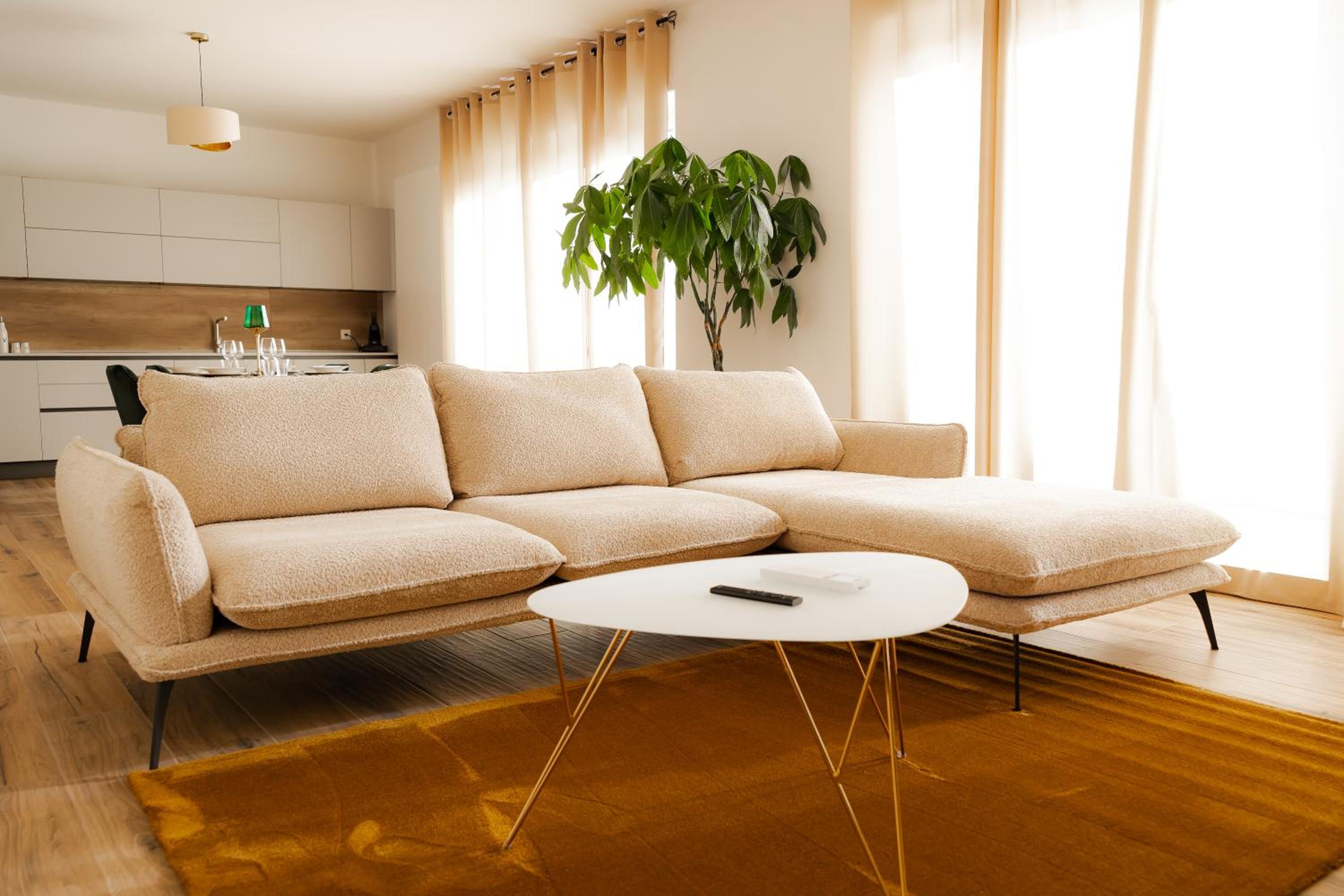 Deluxe Central Apartment Large - Free Parking