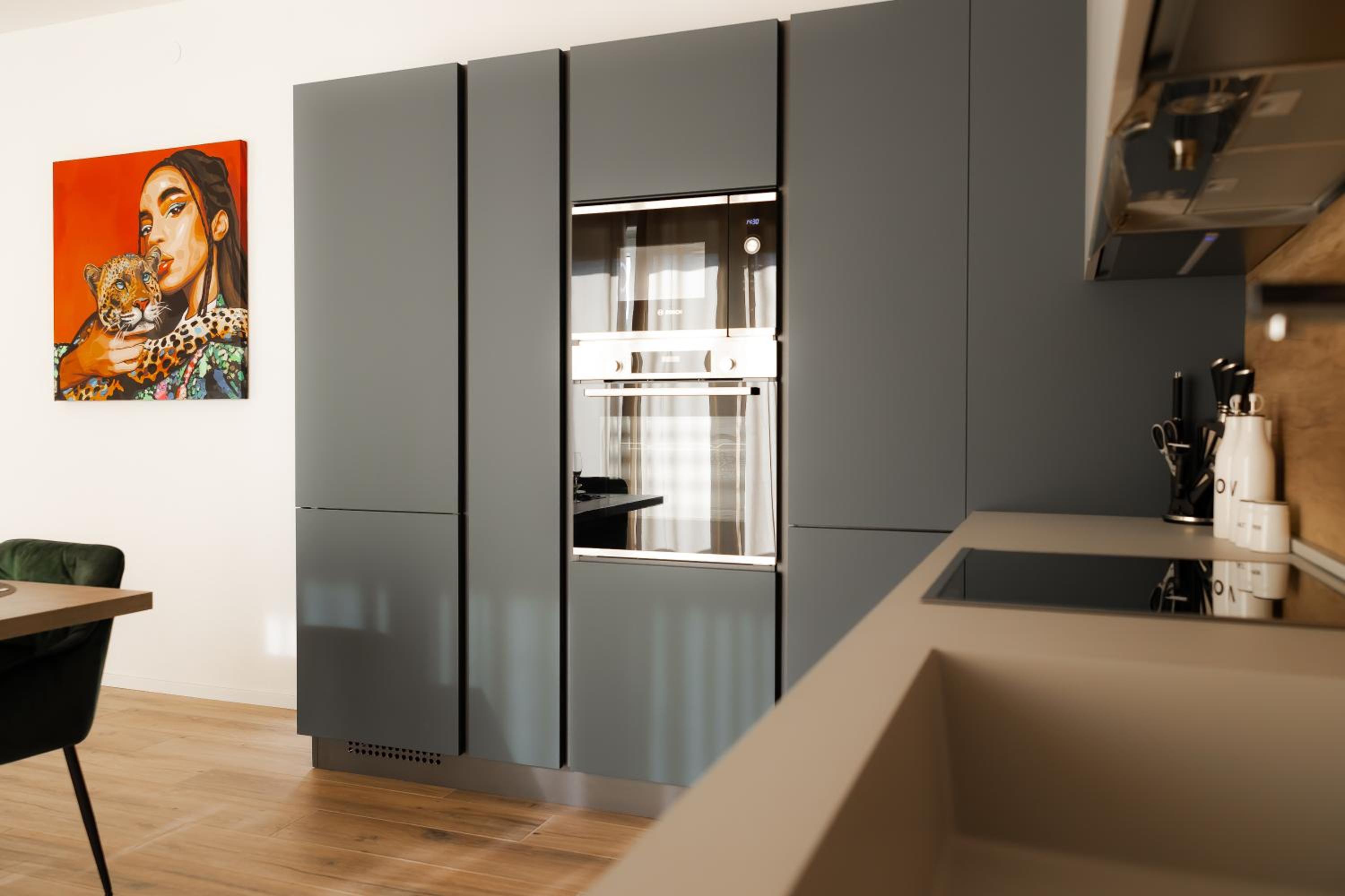 Deluxe Central Apartment Large - Free Parking