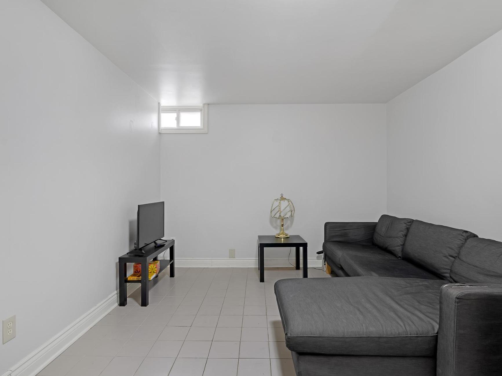 Cozy Home In Downtown Toronto!