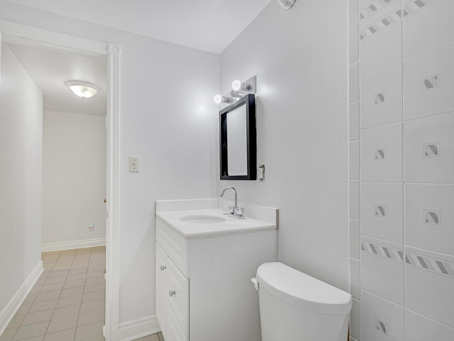 Cozy Home In Downtown Toronto!