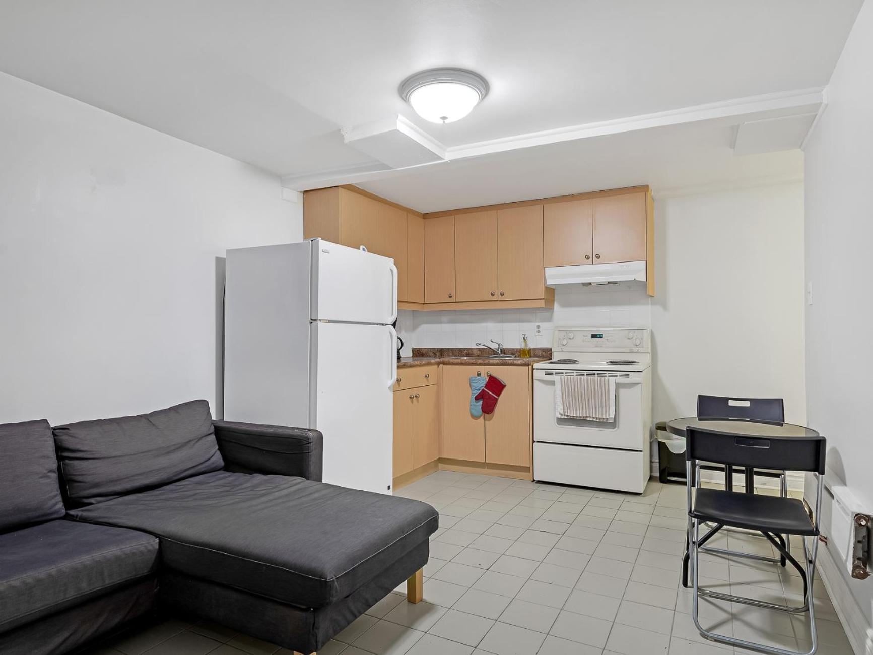 Cozy Home In Downtown Toronto!