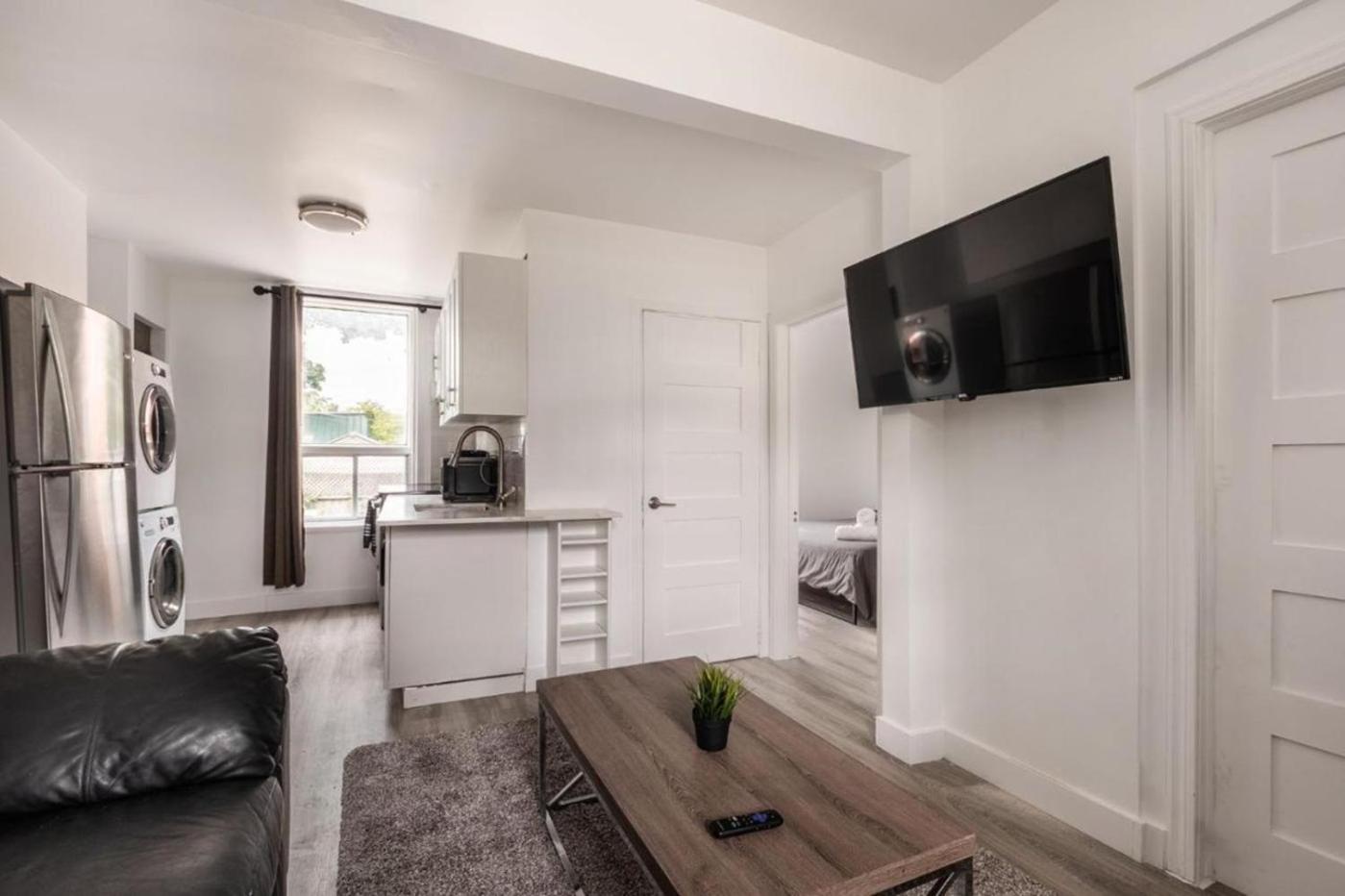 2 Bedroom apartment near St Lawrence River - 1005