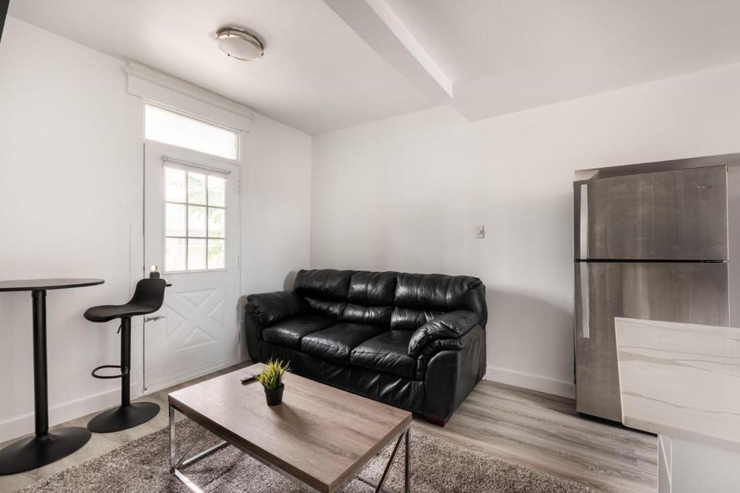 2 Bedroom apartment near St Lawrence River - 1005