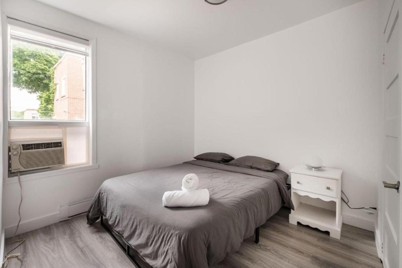 2 Bedroom apartment near St Lawrence River - 1005