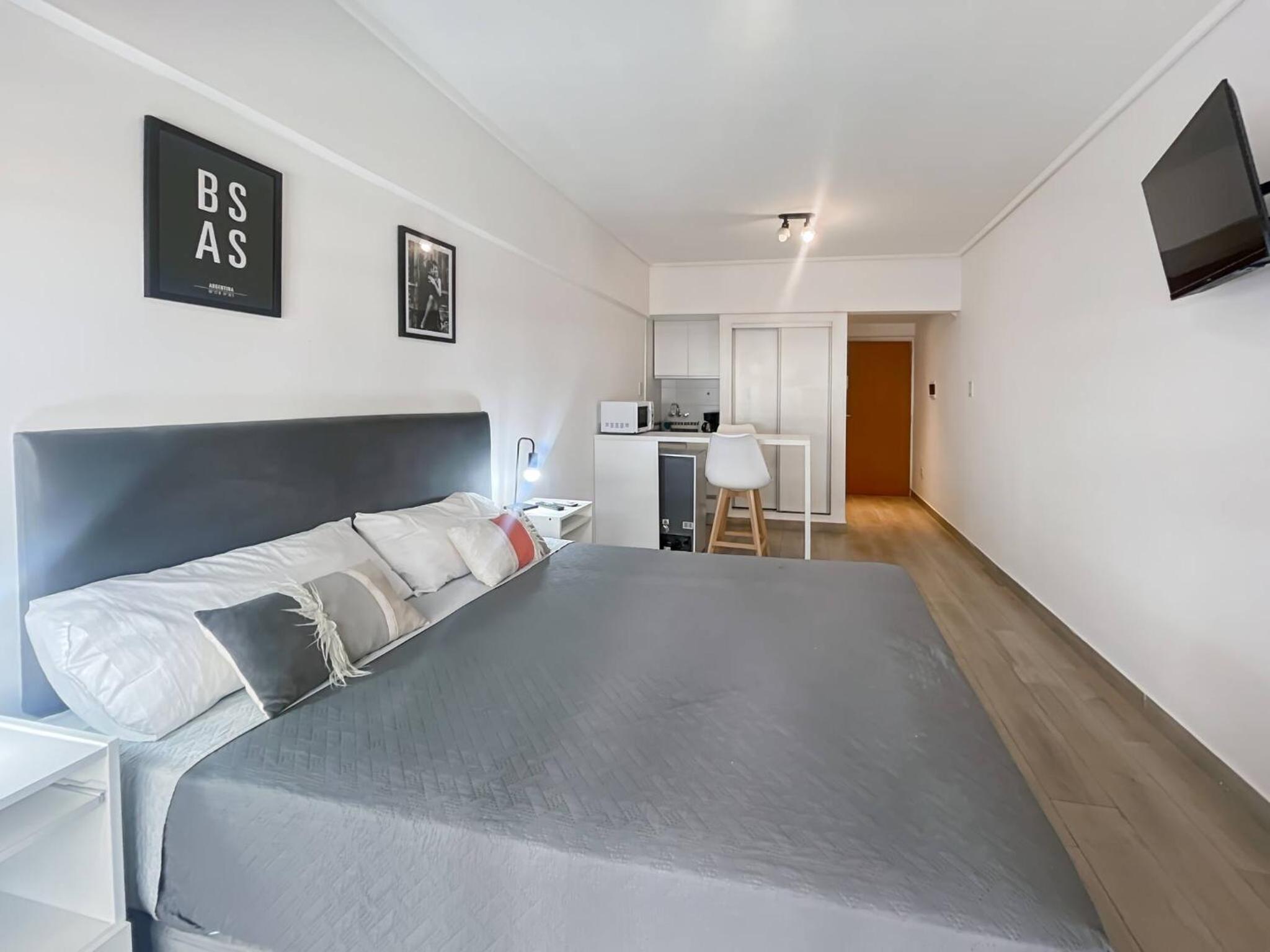 Modern Studio with Amenities in the Heart of the City -U14