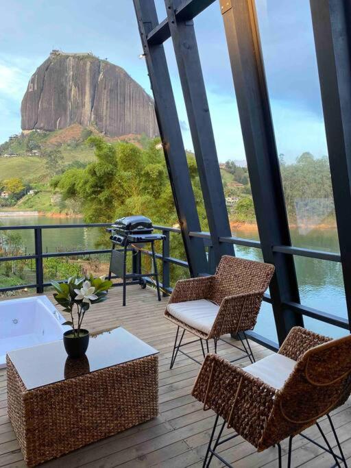 Stunning lakefront retreat, breathtaking views