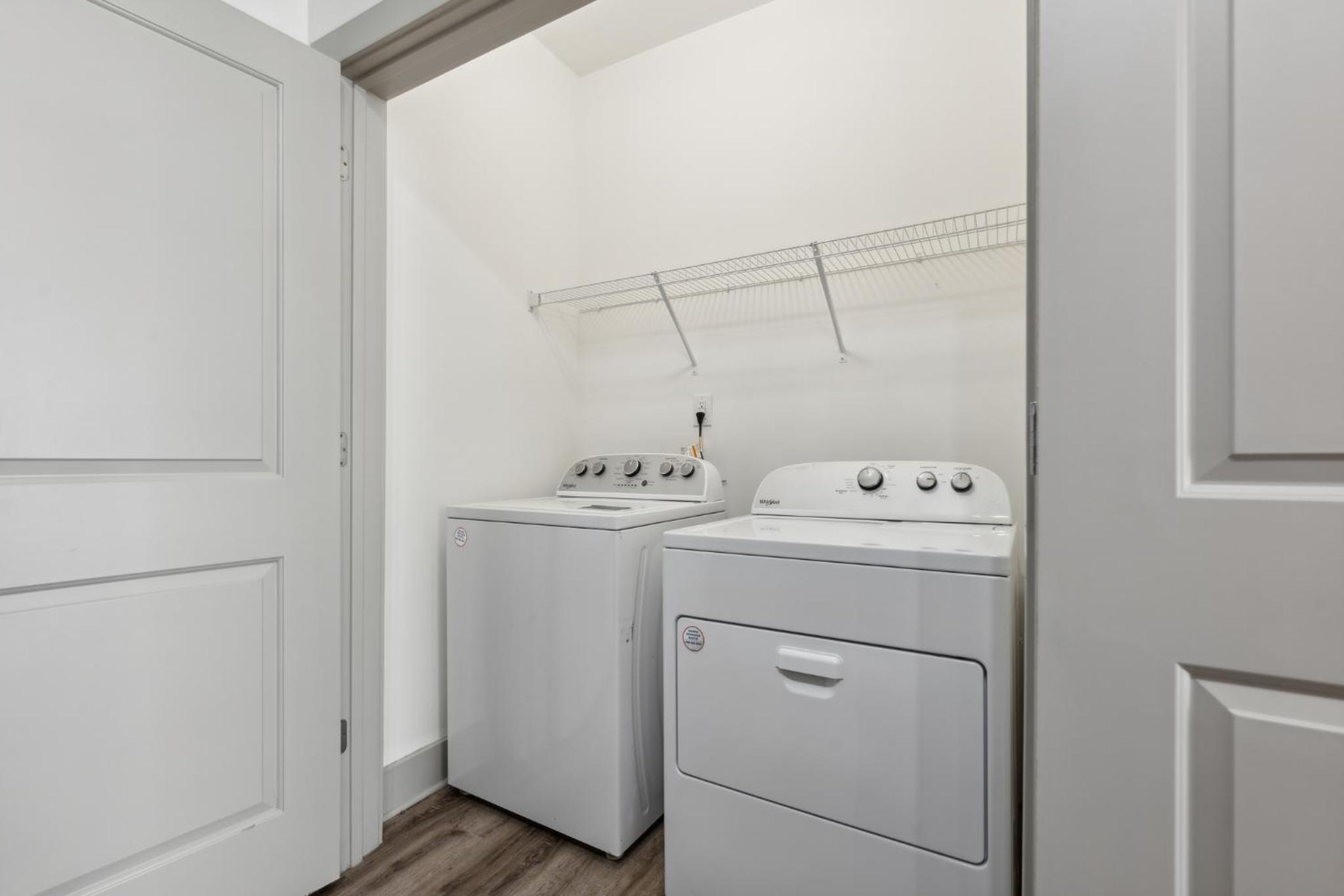 Overlook 3005 Luxe Modern Corporate 2Bd Apt view 4