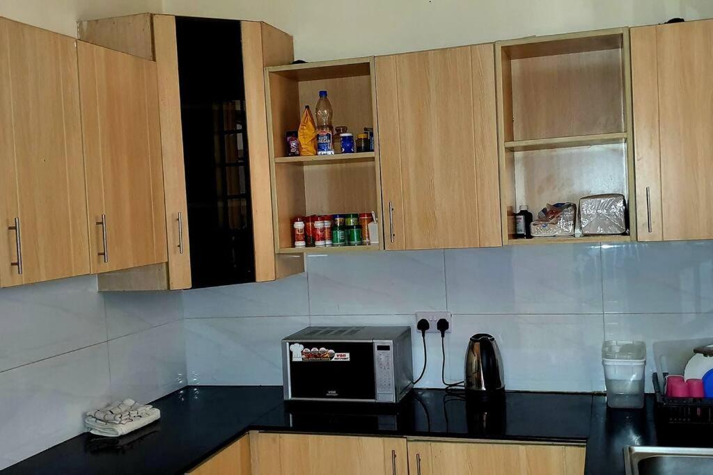Spacious Lovely 1BR Rosslyn Hill Apartment Ruaka view 3