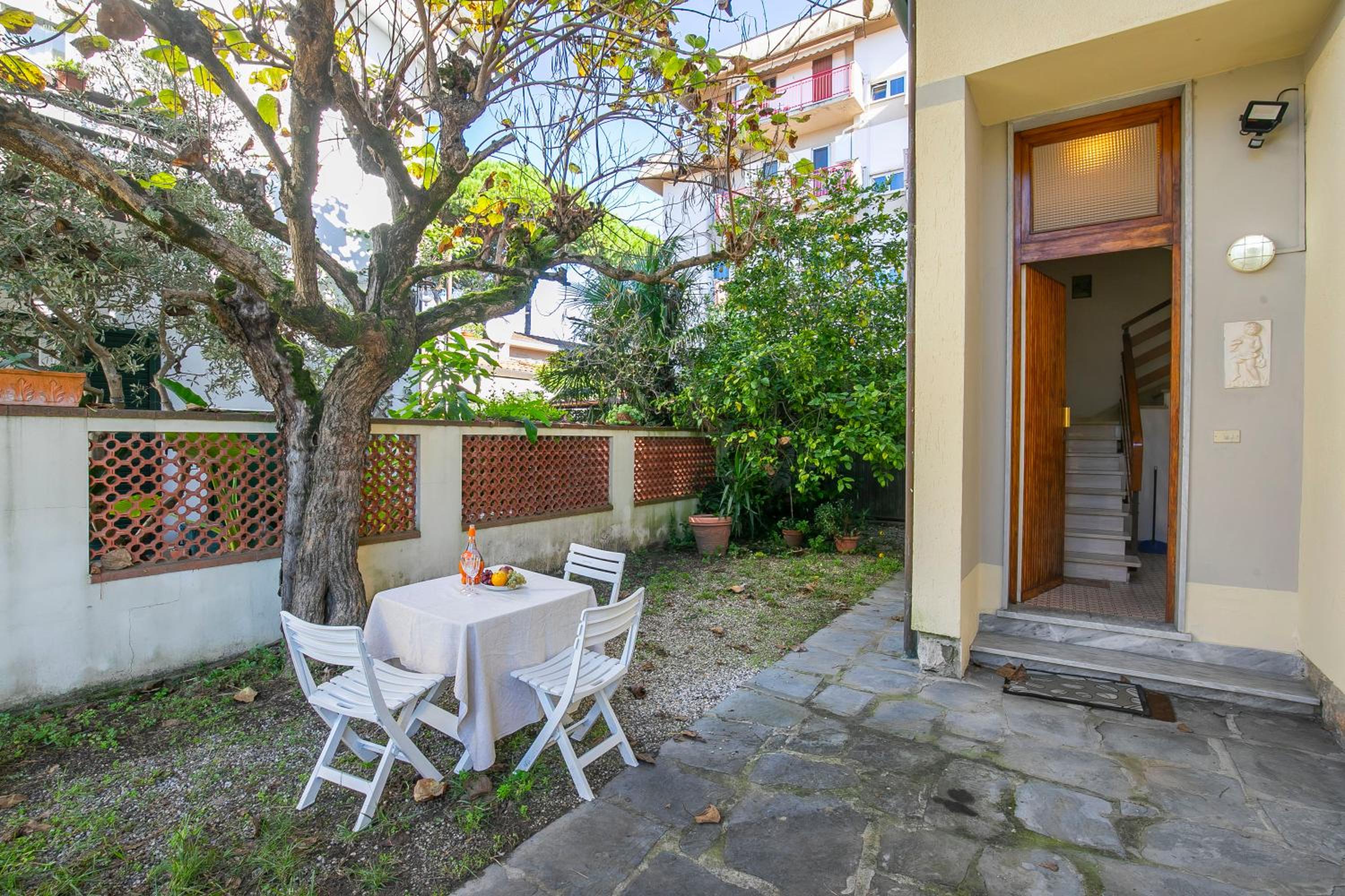 Casa Vittoria 800m from sea - Happy Rentals view 2
