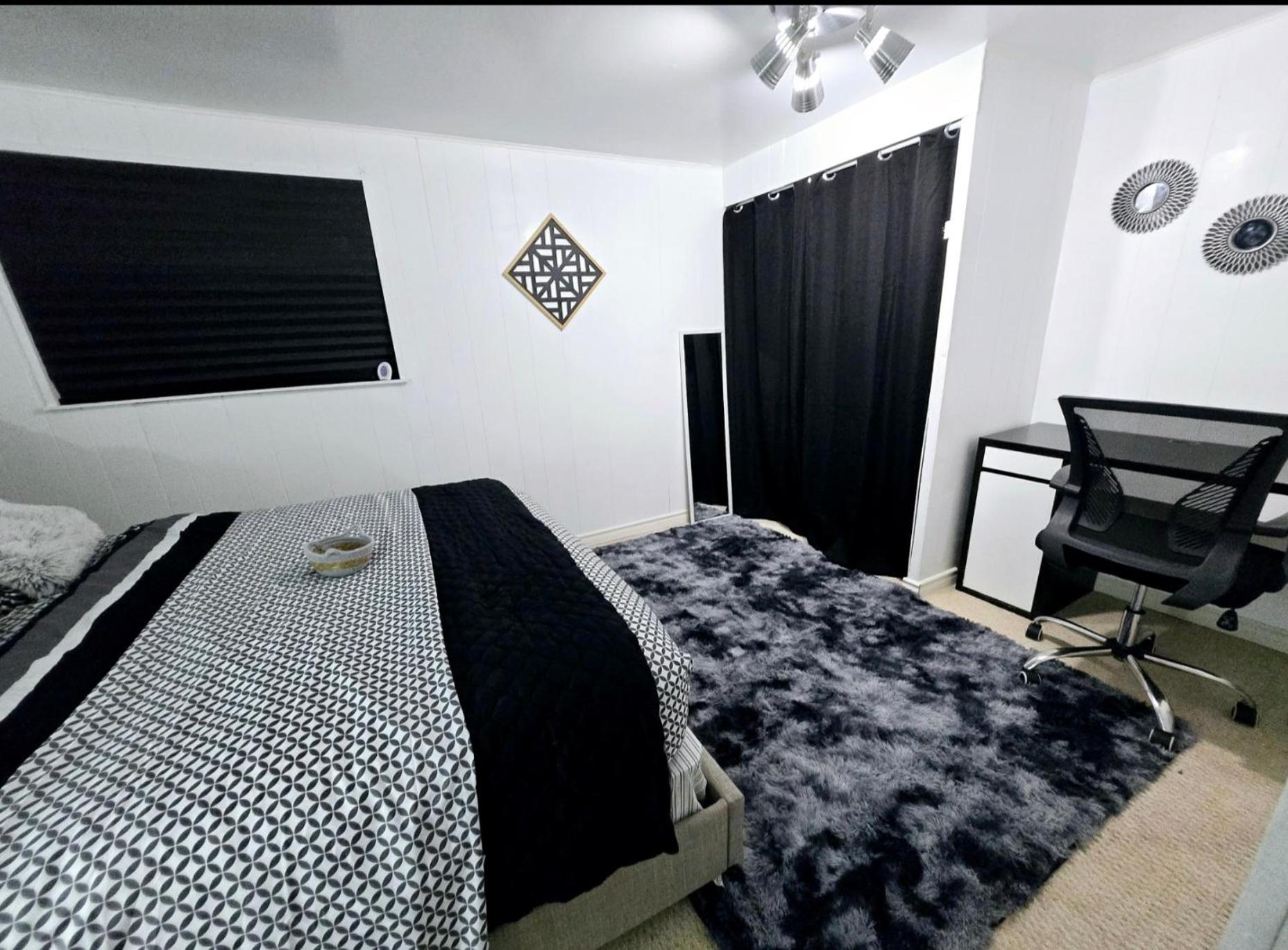Private Cozy 1Br Basement Suite Perfect for Couple! With Date Bar for 2! Self Check-in, Private Parking