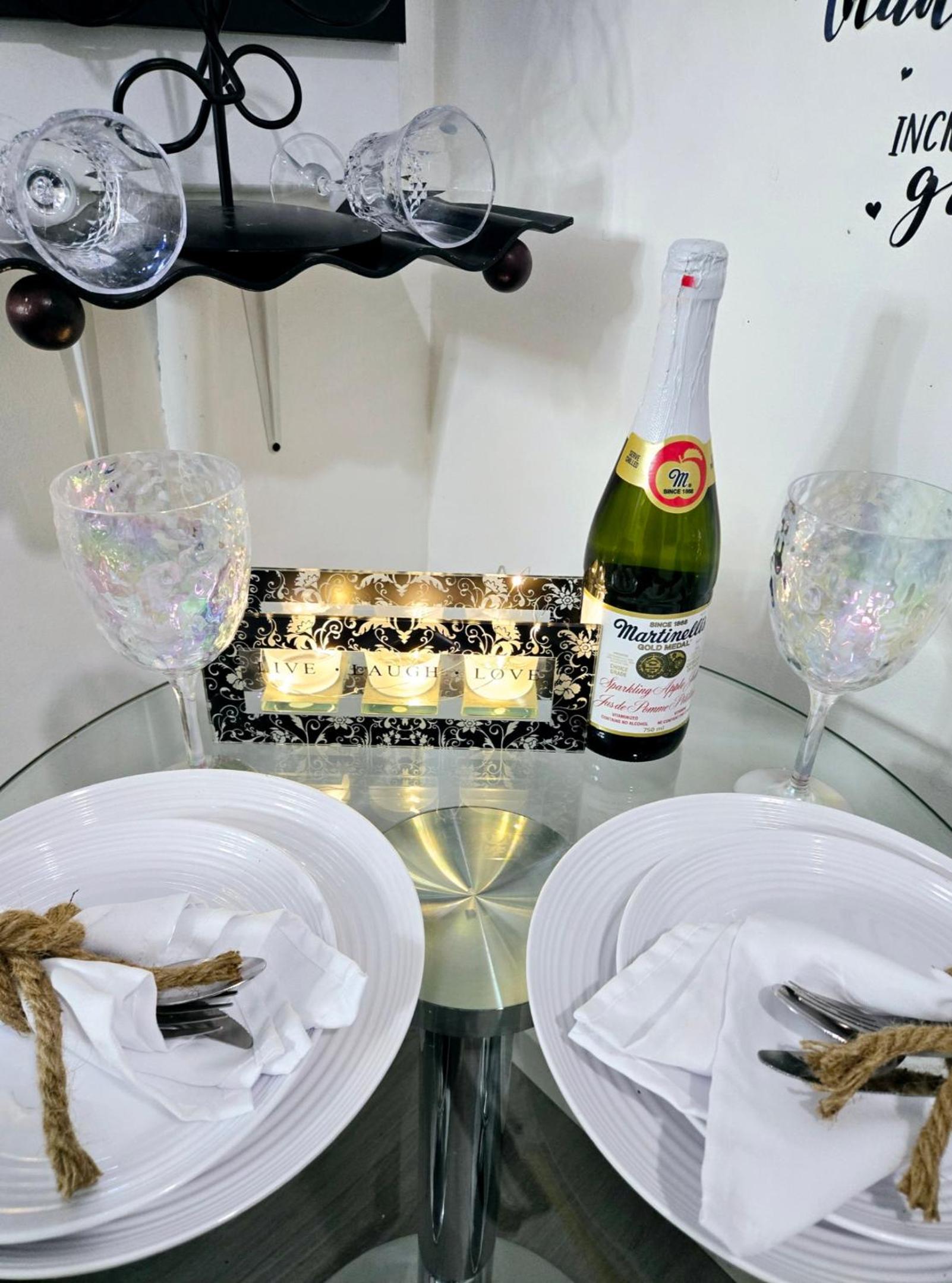 Private Cozy 1Br Basement Suite Perfect for Couple! With Date Bar for 2! Self Check-in, Private Parking