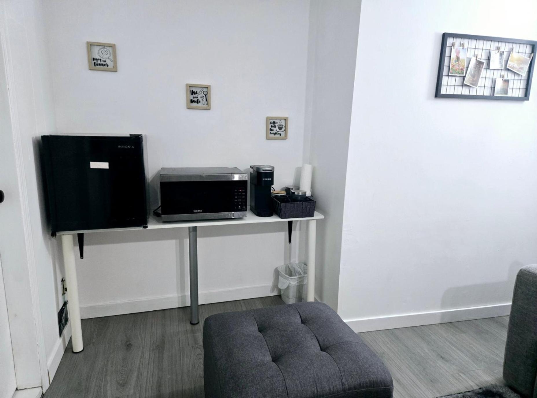 Private Cozy 1Br Basement Suite Perfect for Couple! With Date Bar for 2! Self Check-in, Private Parking