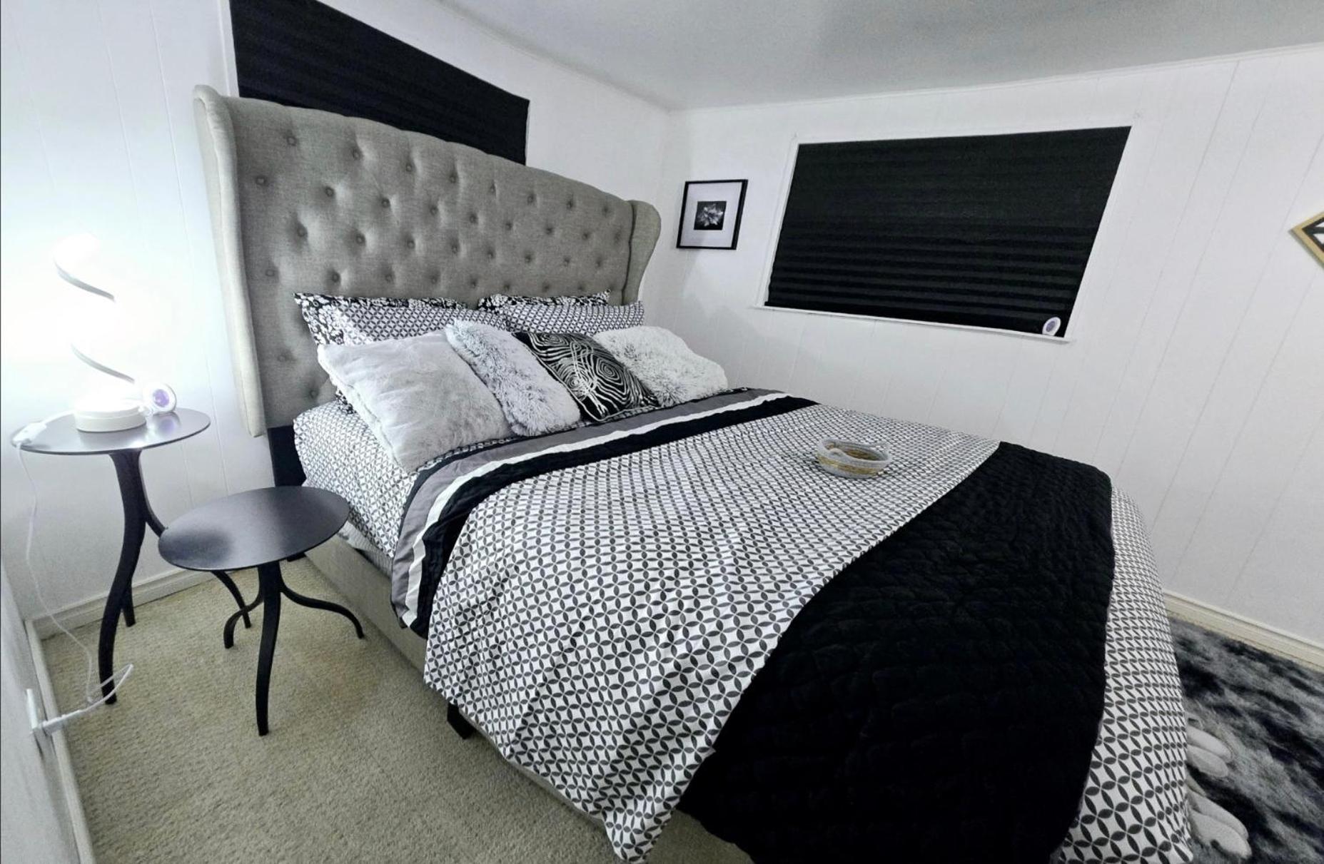 Private Cozy 1Br Basement Suite Perfect for Couple! With Date Bar for 2! Self Check-in, Private Parking