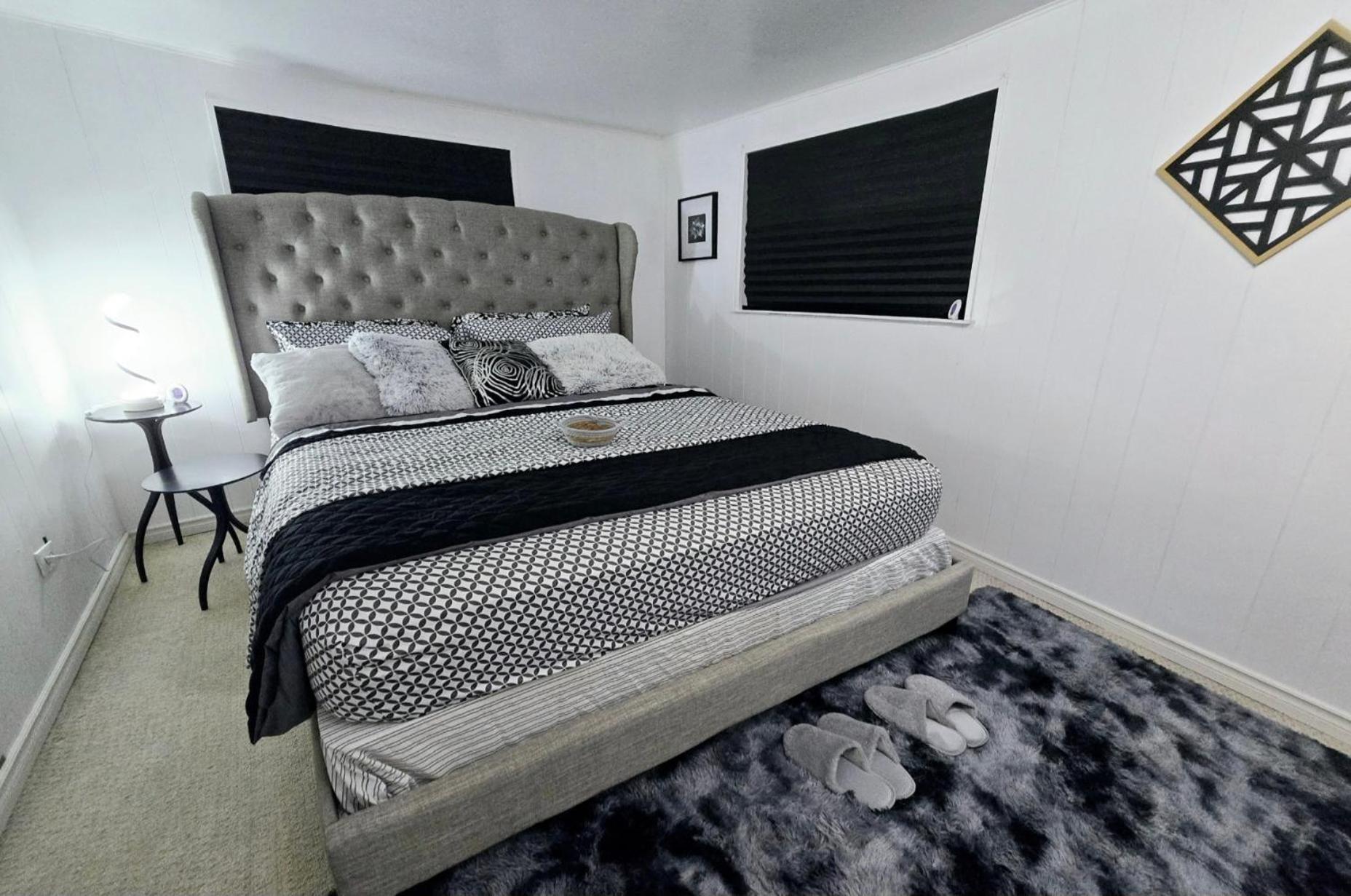 Private Cozy 1Br Basement Suite Perfect for Couple! With Date Bar for 2! Self Check-in, Private Parking
