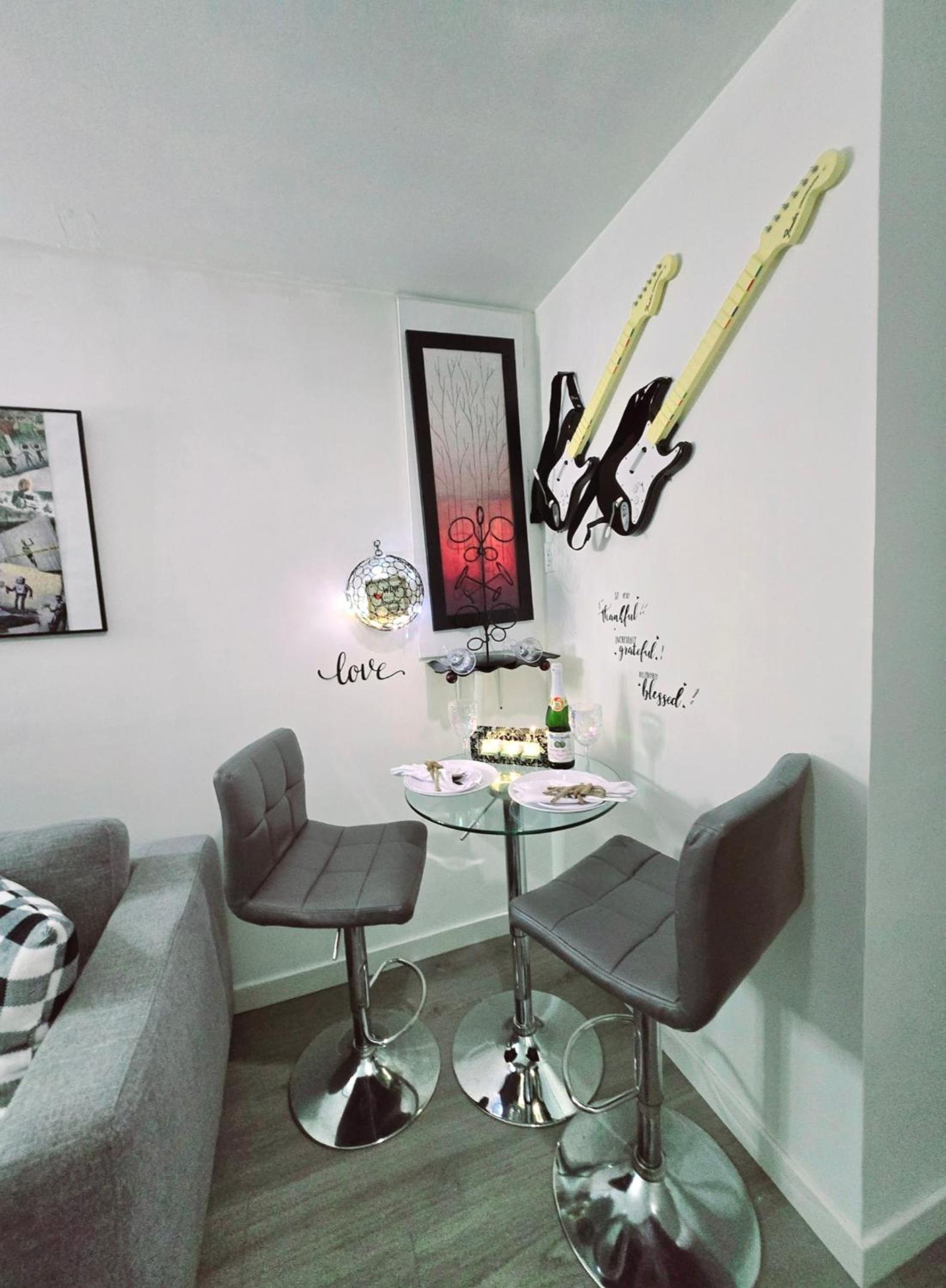 Private Cozy 1Br Basement Suite Perfect for Couple! With Date Bar for 2! Self Check-in, Private Parking