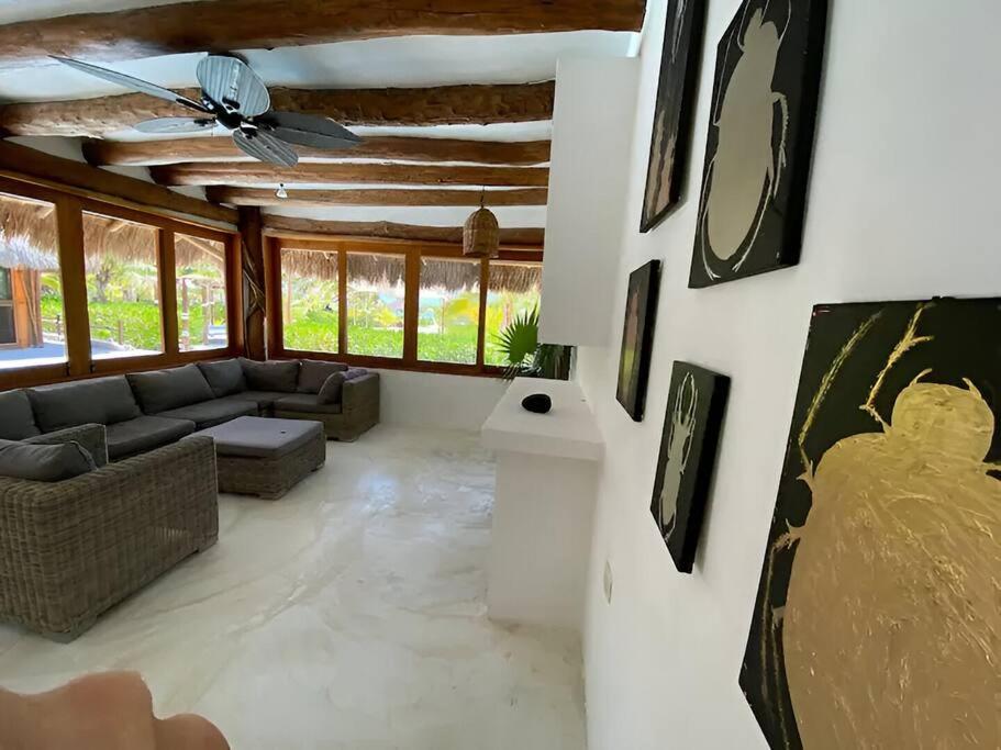 Luxhomes Hermosa villa a pie de playa con alberca view 3