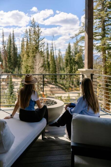 Cloud N9NE Chalet