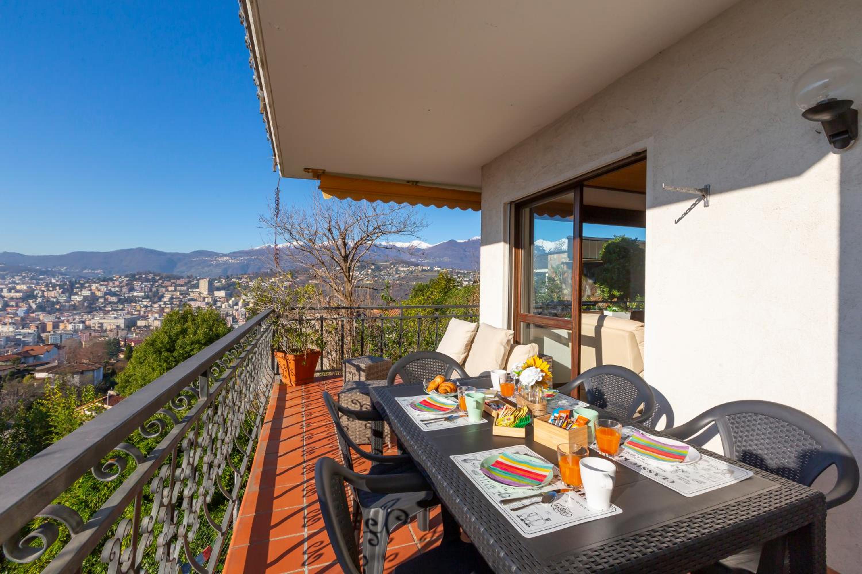 Chiara's Home with Balcony - Happy Rentals