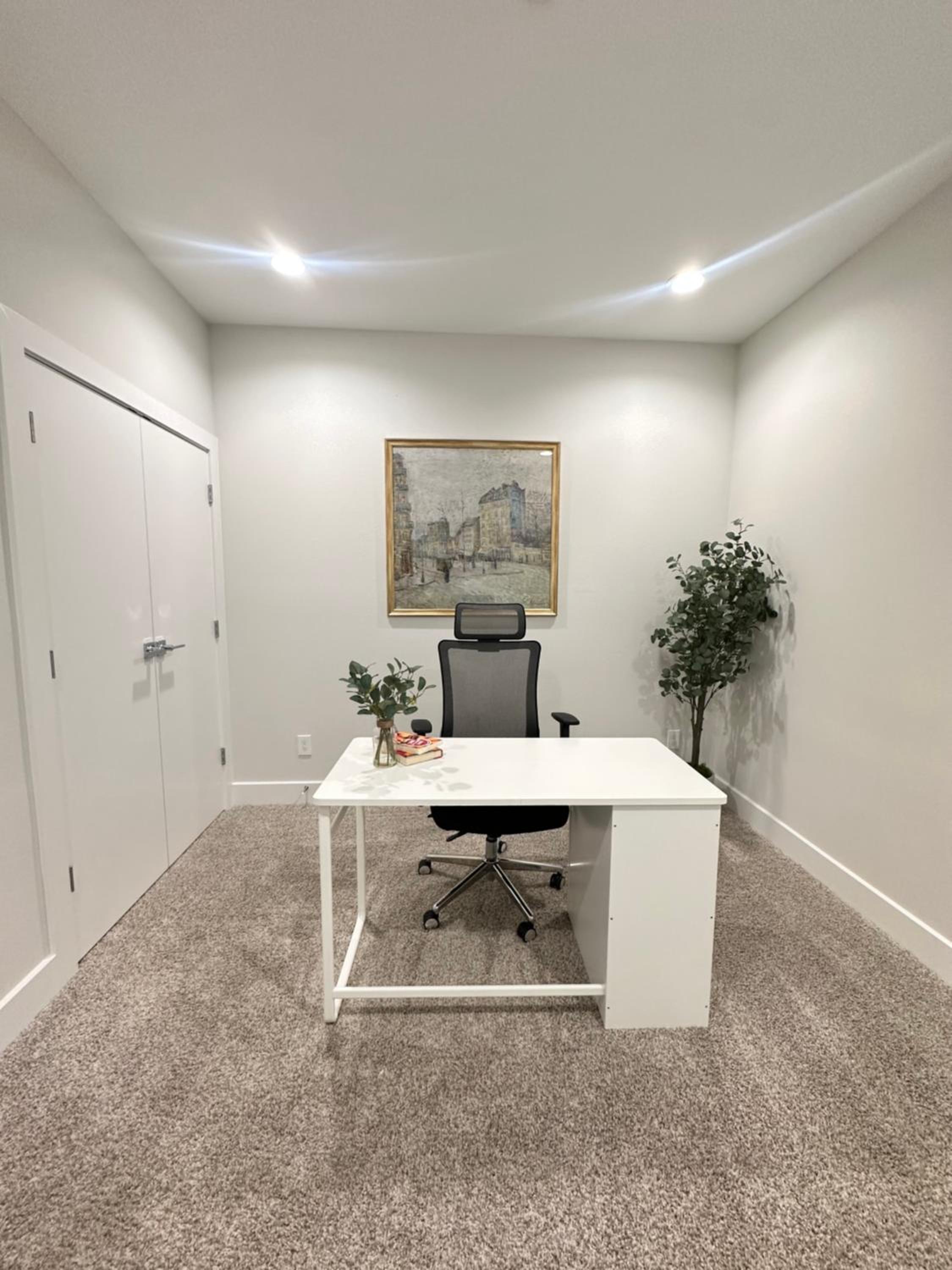 Work n Relax Heights Private Suite with Office view 5