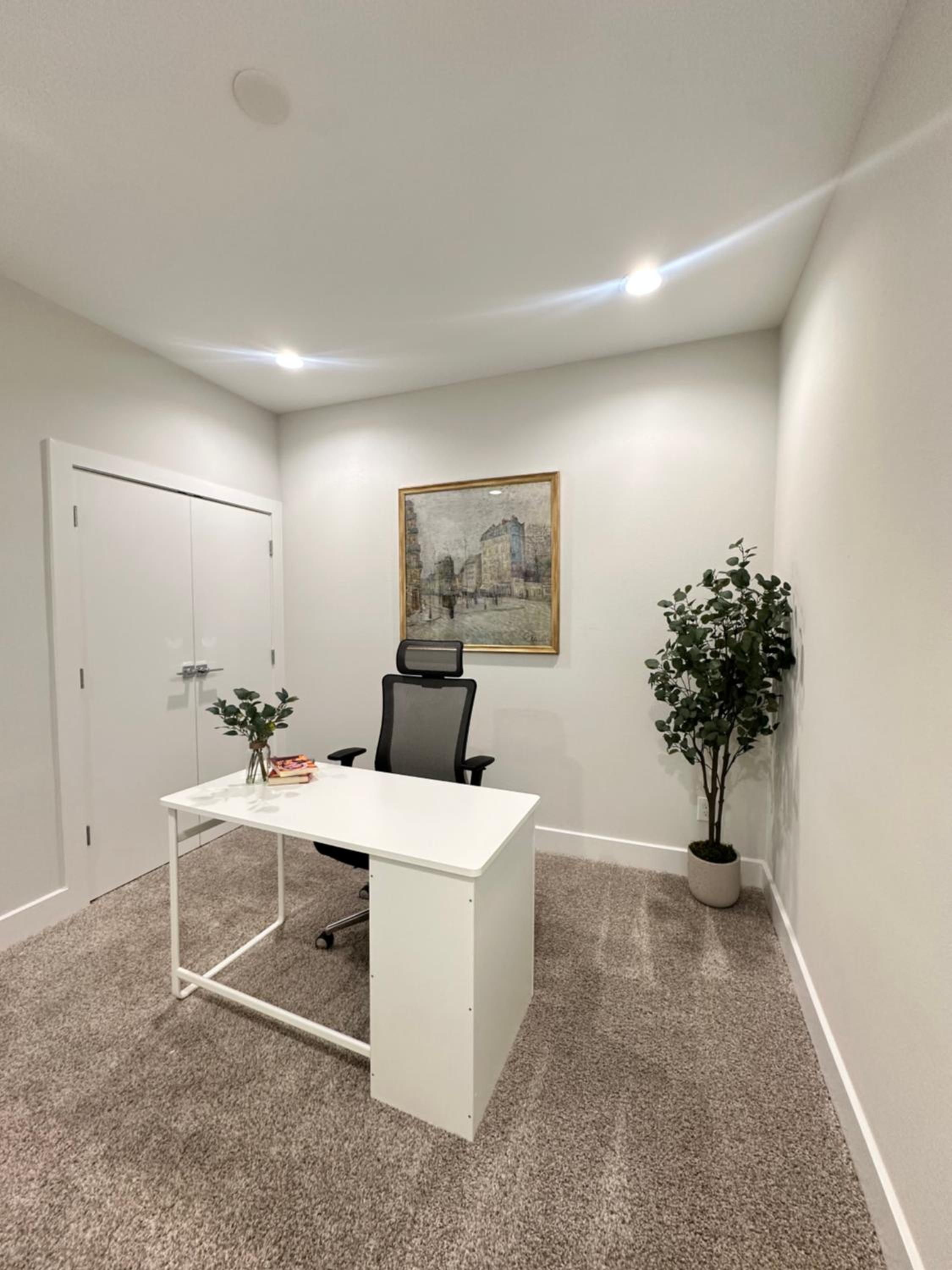 Work n Relax Heights Private Suite with Office view 2