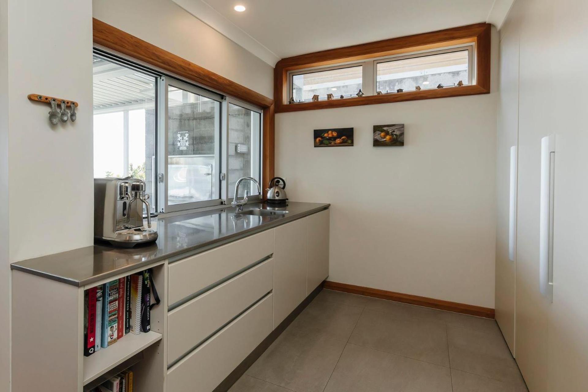 Clifftops - oceanfront retreat in Oakura Beach view 2