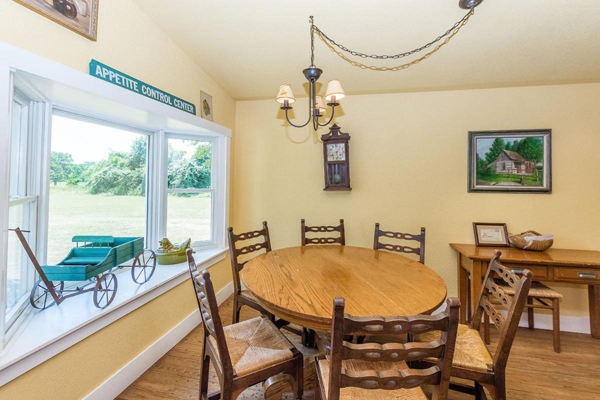 Fischer Farmhouse (Pet friendly)