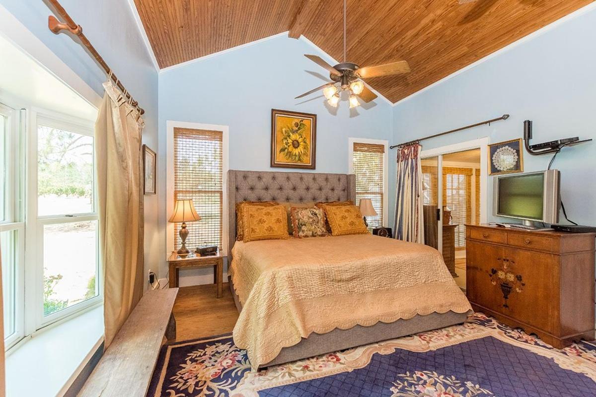 Fischer Farmhouse (Pet friendly)