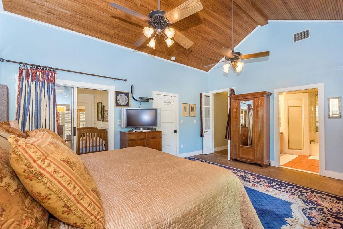 Fischer Farmhouse (Pet friendly)