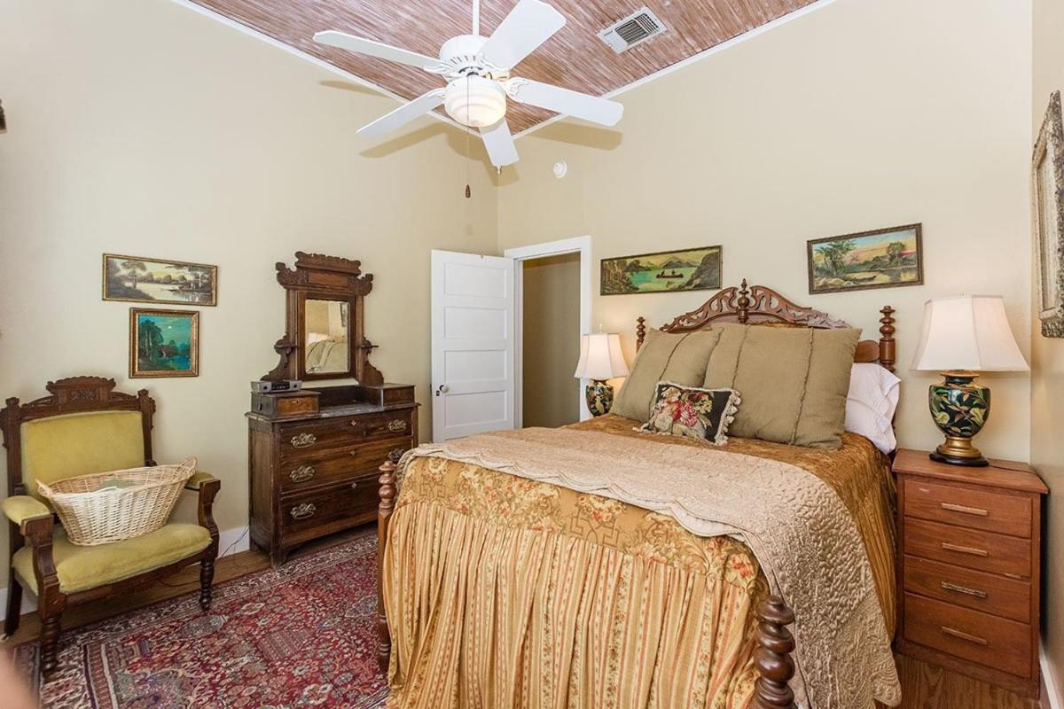Fischer Farmhouse (Pet friendly)