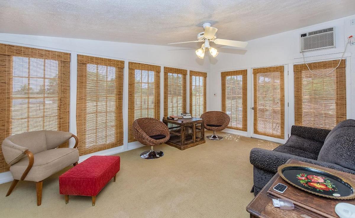 Fischer Farmhouse (Pet friendly)