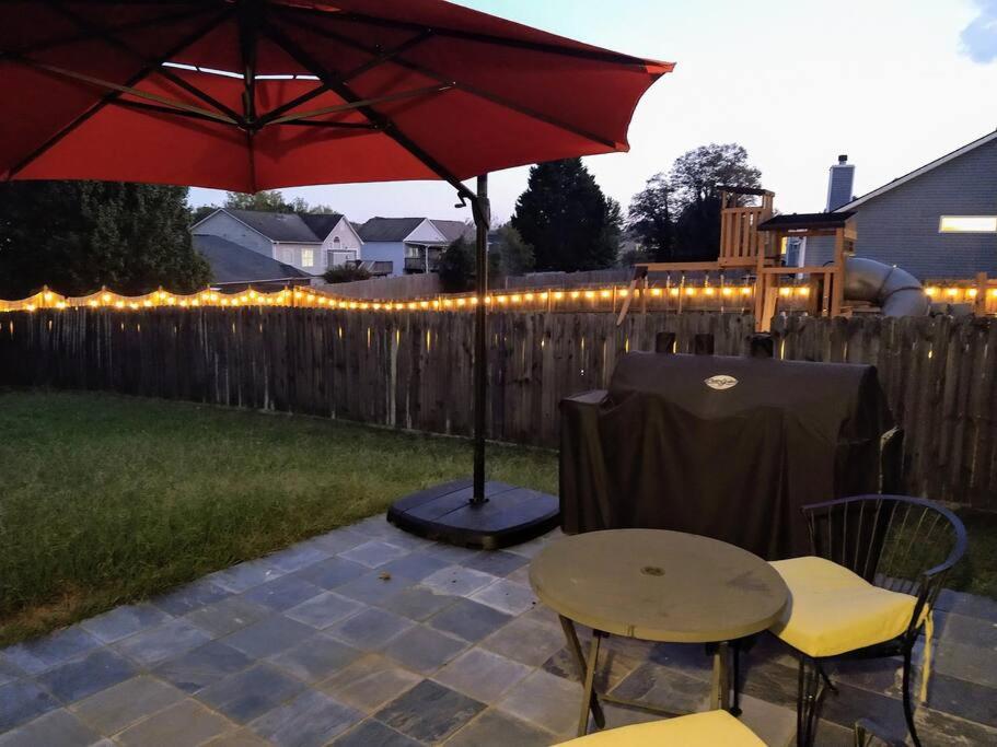 Spacious 2 Story 5 Bdms 3 Baths Near Stadiums view 5