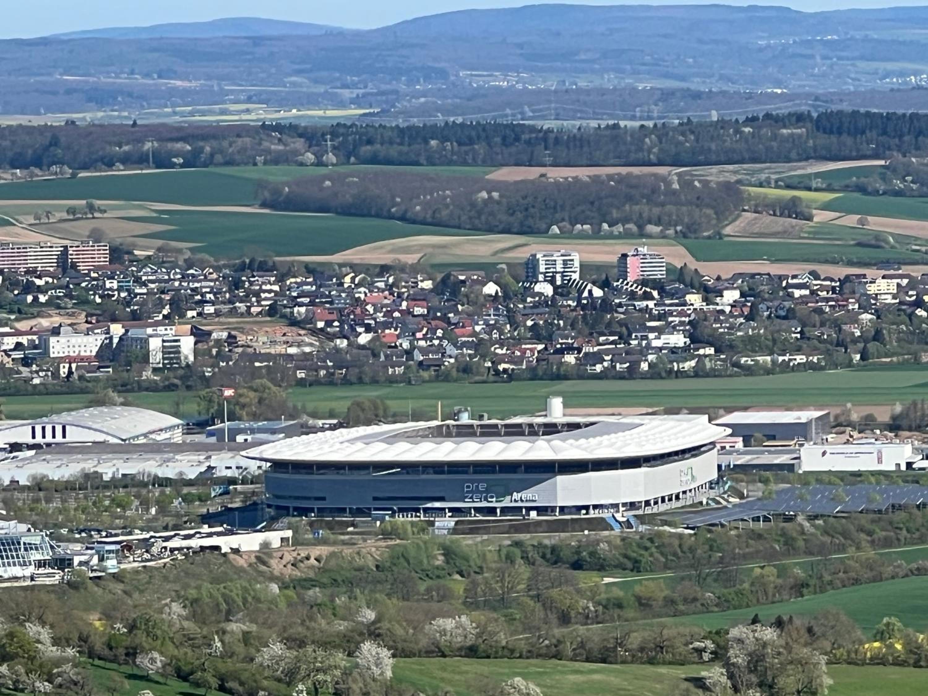 VIPstay 57m2 Apartment Zentral, im Erdgeschoß, S-Bahn, Messe Technikmuseum Sinsheim, Therme, PreZero Arena