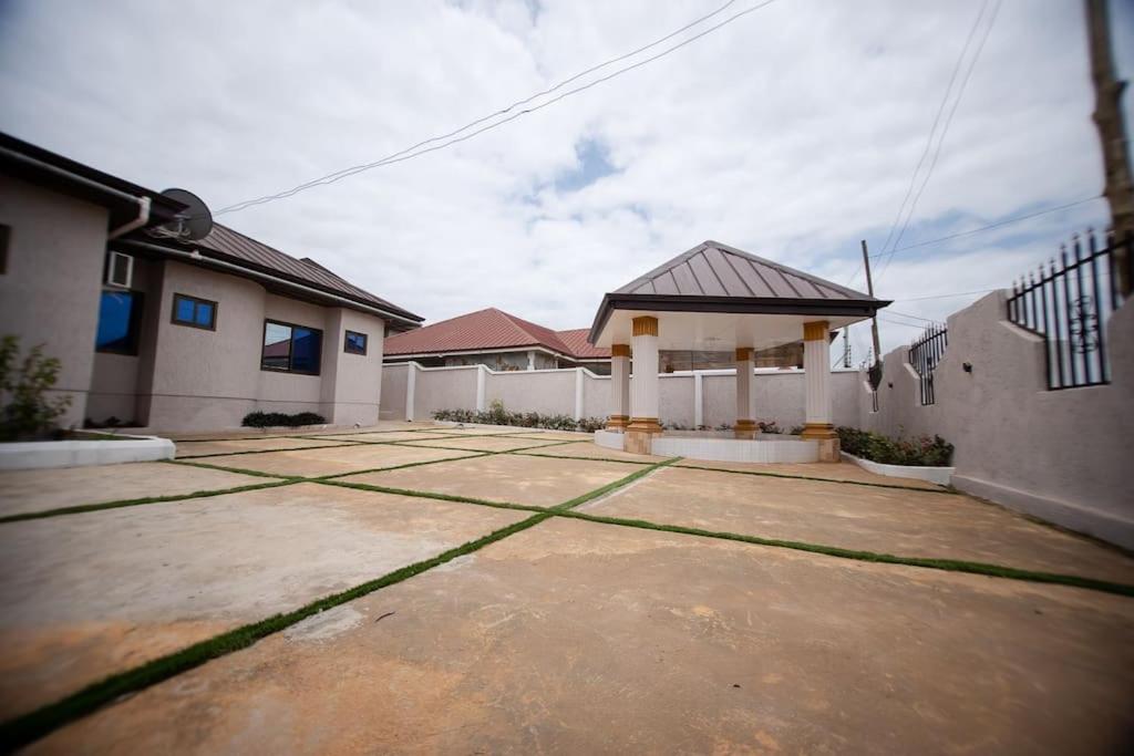 Luxury House in Trede Kumasi view 5
