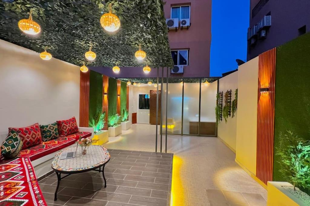 Luxury Marrakech Stay with private Jacuzzi & Terrace - Guèliz view 4